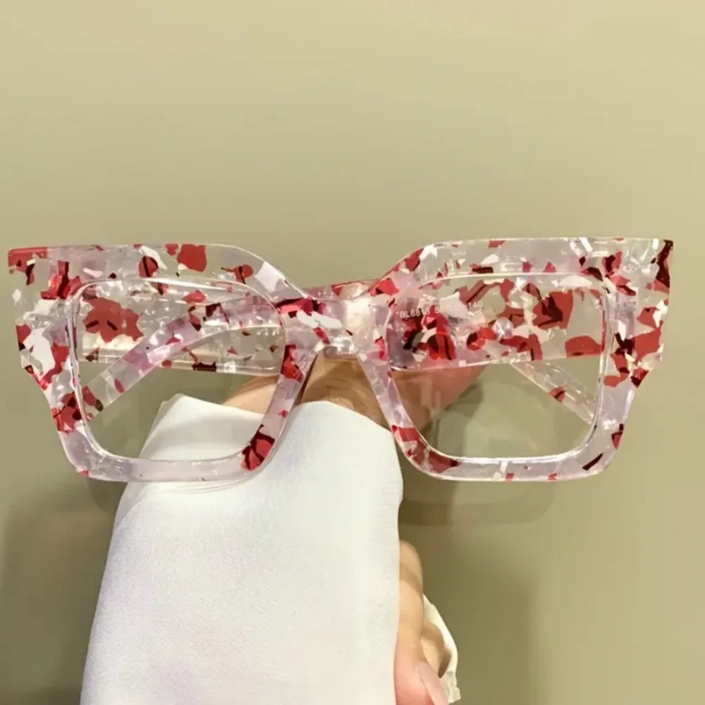 Stylish Tortoiseshell Pattern Glasses
